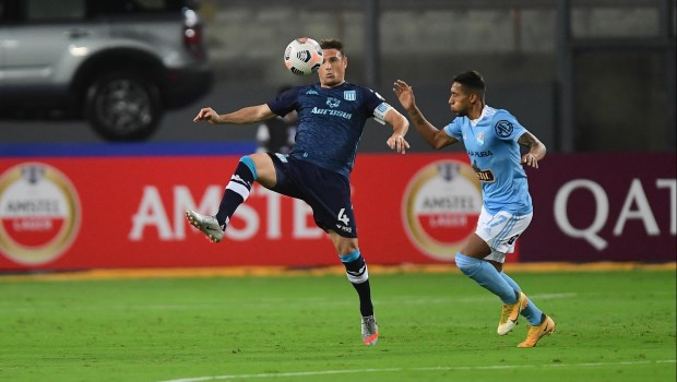 El Racing B de Pizzi se trajo un triunfo clave de Perú