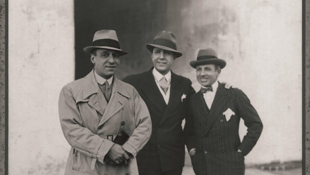 Carlos Gardel junto a Pierotti y Domingo Torterolo.