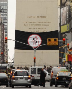 Charly lanzó su nuevo tema "Debería saber por qué"