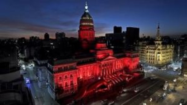 El Congreso se iluminó de rojo en el Día de la Salud Menstrual