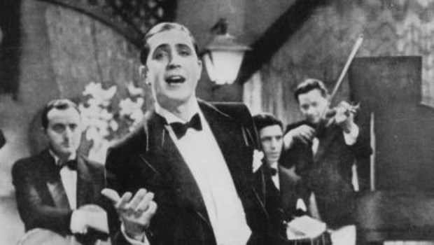 Gardel cantando en Espérame.