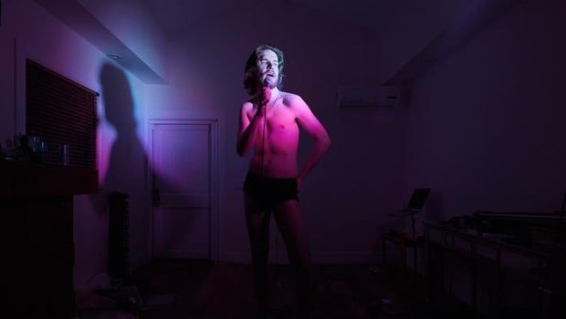 Destacan en este trabajo la belleza de la puesta en escena y las imágenes, sugerentes y experimentales.