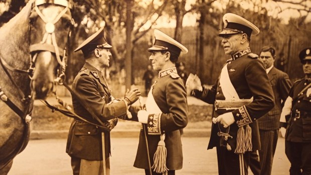 9 de julio de 1943. En el centro el presidente, general Pedro P. Ramírez. A la derecha, el general Edelmiro J. Farrell. CREDITO: Archivo La Prensa