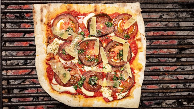 'Mil y Pico': pizza a la parrilla y empanadas de colores 
