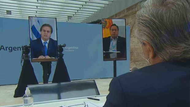 Los presidentes Fernández y Lacalle en marzo, cuando tuvieron un sopresivo cruce de opinioines.