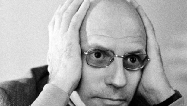 Estos escritos de Michel Foucault anticipan lo que desarrollaría luego en "Vigilar y castigar".