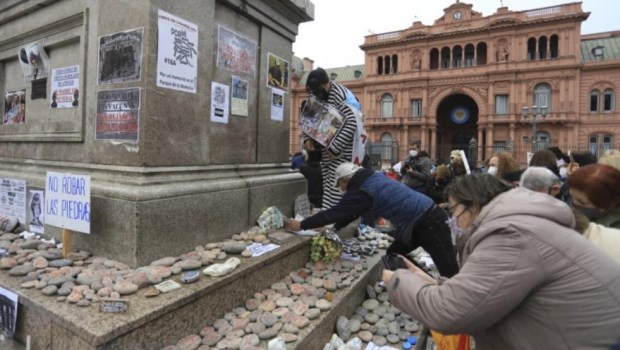 Nueva Marcha de las Piedras en homenajes a las víctimas por coronavirus