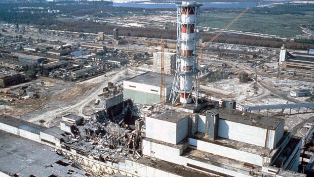 Las señales de alarma fueron ignoradas por el miedo a las represalias del régimen y así se produjo la explosión de la central nuclear de Chernóbil que en 1986 provocó la liberación de radiación más potente de la historia.