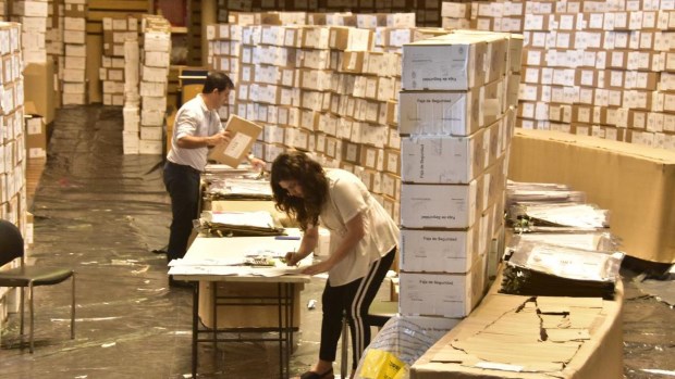 Comienza el escrutinio definitivo de las PASO - Política | Diario La Prensa