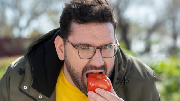 El chef Damián Betular es el protagonista de la campaña #TomateChallenge.