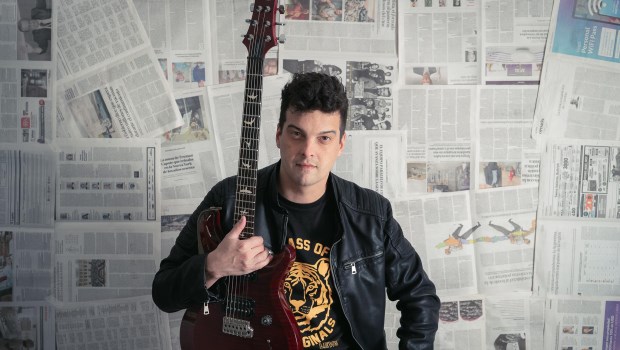 Sk teloneó a Los Violadores y 2 Minutos, pero ahora le canta a las profundidades del amor.­