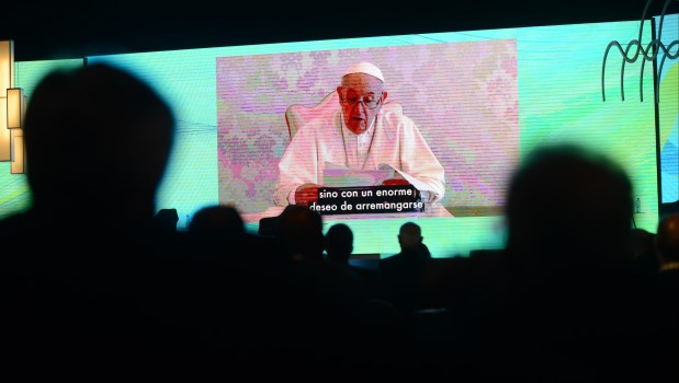 En el Coloquio de Idea, el Papa dejó en claro que "no se puede vivir de subsidios"