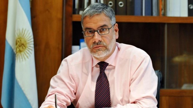 El acuerdo de precios busca "bajar el valor de la canasta básica sobre el salario", aseguró Feletti