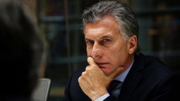 Macri sostuvo su "absoluta inocencia", designó defensor y apeló la prohibición para salir del país