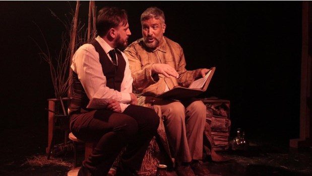 Manuel (Stringa) y el Cura (Taccagni), una relación entre seres opuestos que ocultan verdades. (Foto: Russarabian)