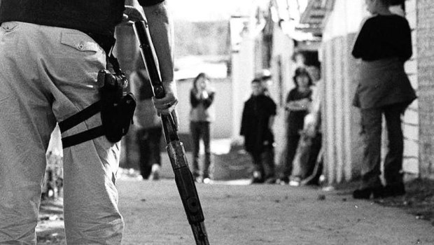 Hacia una sociedad des-vinculada: padres adoptivos y sociedades narcos