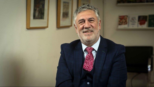 El Gobierno se juega su suerte en que los billetes que imprima, no se vayan al dólar y generen una corrida imparable, expresó a La Prensa el analista político Luis Tonelli.
