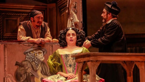 El elenco de dieciséis actores brilla, con Paola Barrientos a la cabeza.