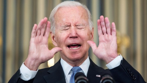 Biden imita a Alberto y a Macron: propone un impuesto a la riqueza