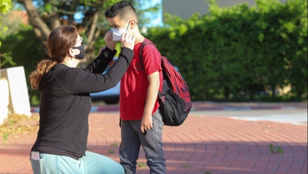 Contra la imposición del barbijo a los niños