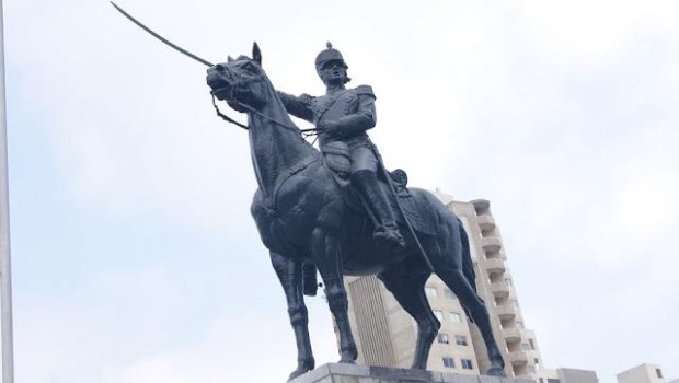 La estatua de Mariano Pascual Necochea, en Lima, Perú.