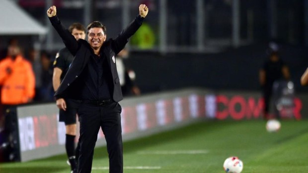 Repleto, ahora otea el horizonte