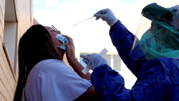 3 de cada 4 personas diagnosticadas con covid y sin síntomas son falsos positivos