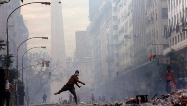 A veinte años de la caída del gobierno de De la Rúa