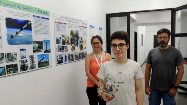 Premiaron a un grupo de argentinos por crear la nave más pequeña y ...