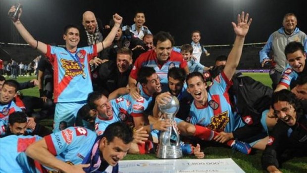 El festejo de Arsenal, campeón de la Copa Sudamericana 2007.