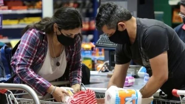 La inflación de diciembre fue del 3,8% y acumuló casi 51% en 2021