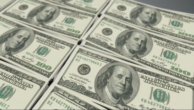 El dólar marcó un nuevo récord y cerró a $222,50