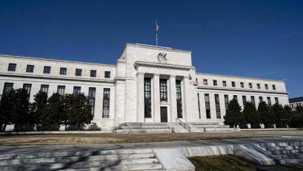 El miércoles 26, el presidente de la Reserva Federal, puso su mejor cara de halcón, y lanzó un discurso sobre Wall Street como si fuera un Júpiter reciclado.