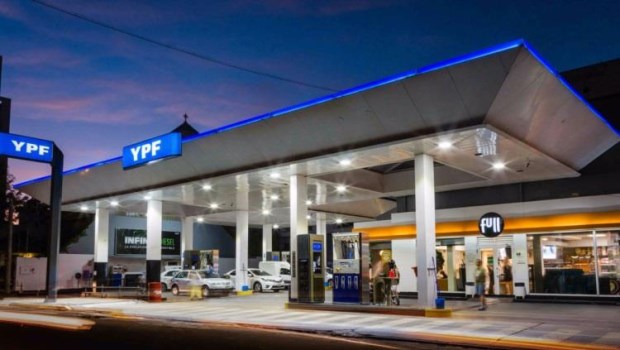 YPF arrancó el miércoles con un aumento del 9% en sus combustibles