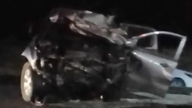 Chocaron de frente un auto y una camioneta en la ruta 3 y murieron ...