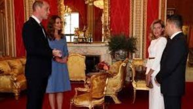 Kate Middleton y el príncipe Guillermo durante la recepción al presidente de Ucrania Volodímir Zelenski y la primera dama del país, Olena Zelenska, en octubre de 2020.