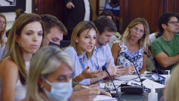 La ministra Soledad Acuña remarcó que la inclusión de la titularización de los cargos interinos "es un engaño y una extorsión a los docentes para que apoyen el proyecto".