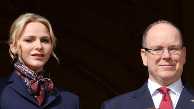 La princesa Charlène regresó a Mónaco donde continuará su tratamiento