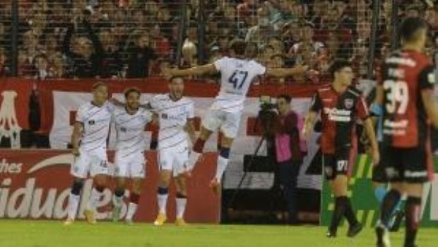 San Lorenzo sorprendió a Newell´s en Rosario y le retrasó la ...