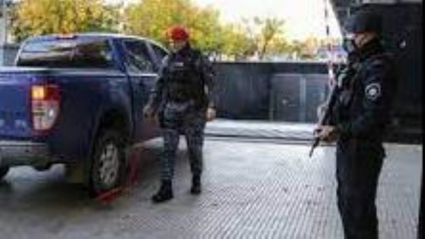 Dos mujeres acusadas de trabajar para la banda narcocriminal "Los Monos" fueron detenidas. ARCHIVO