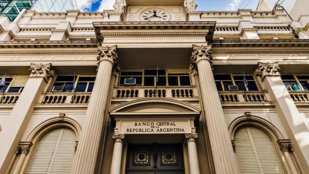 El Banco Central podría llegar a perder u$s 500 millones este mes, pese a que el campo liquidó las divisas de la cosecha en tiempo y forma.