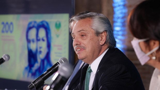 El Presidente presentó los nuevos billetes: "La moneda es un instrumento de soberanía al que no vamos a renunciar"