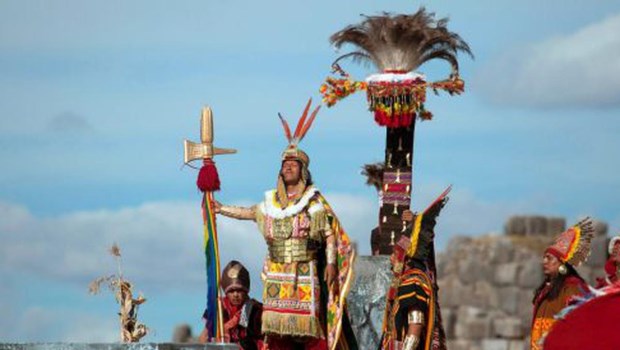 Castelli, como representante de la Primera Junta en el Ejército del Norte, al cumplirse el primer año de la Revolución de Mayo tributó un homenaje a los incas.