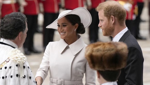 El príncipe Harry y Meghan Markle, duque y duquesa de Sussex llegan para un servicio de acción de gracias por el reinado de la reina Isabel II en la Catedral de San Pablo en Londres.