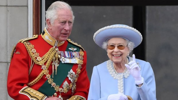 Decenas de miles de personas acompañaron a Isabel II en las celebraciones por sus 70 años en el trono