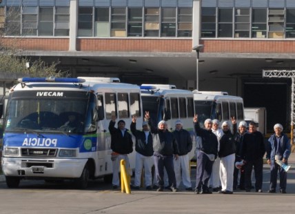 Trabajadores de la ex Terrabusi cortan la Panamericana 