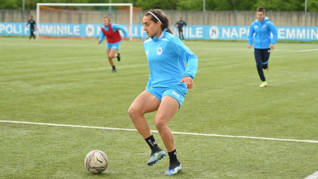 Apolonia Berti juega en el Napoli, el equipo al que Diego Maradona llevó a la gloria