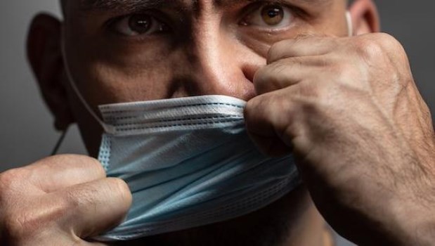 El peligroso culto al barbijo