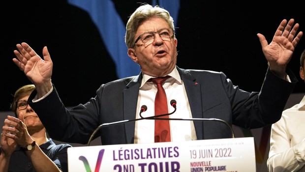 Jean-Luc Melenchon encabezó la lista opositora.