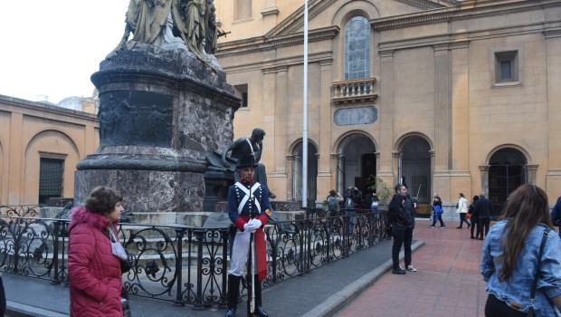 El mausoleo de Belgrano está ubicado en la iglesia de Santo Domingo, en la Ciudad de Buenos Aires.